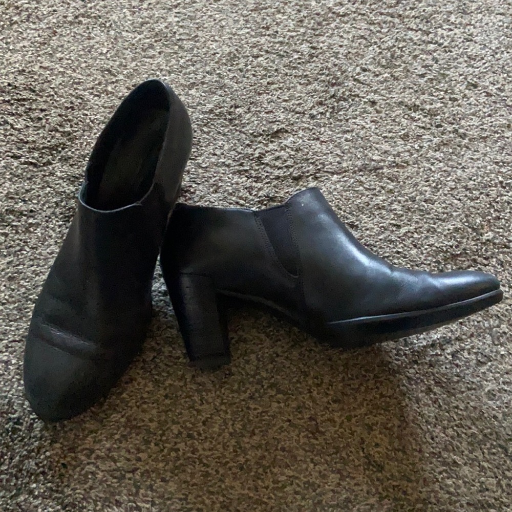 ECCO black bootie shoe heels size 40 like new!